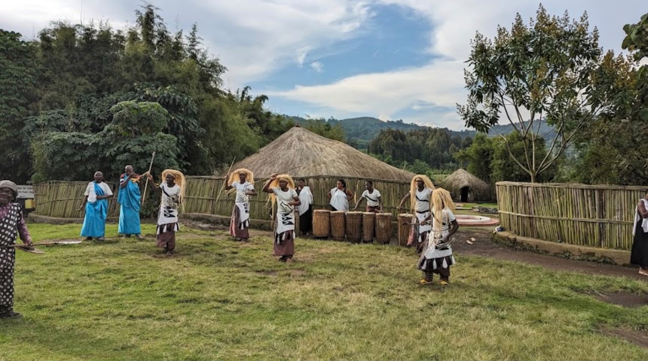 Rwanda Safari: 4 Day Gorillas & Golden Monkeys Trek β Rwanda safari photo 5